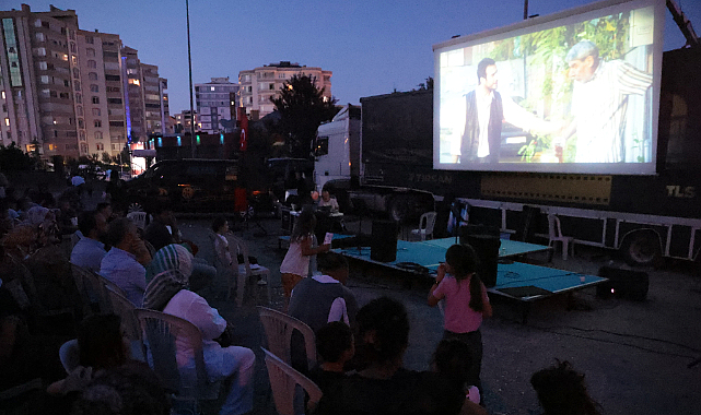 İlkadım'da Açık Hava Sinema Gecesine Yoğun İlgi!