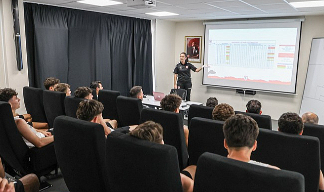 Samsunspor U19 Takımı'na Sezon Öncesi Önemli Bilgilendirme! ‘Hidrasyon ve Sporcu Beslenmesi’