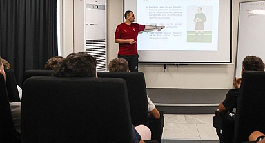Samsunspor U19’a Sezonun İlk Maçı Öncesi Futbol Oyun Kuralları Eğitimi Verildi!