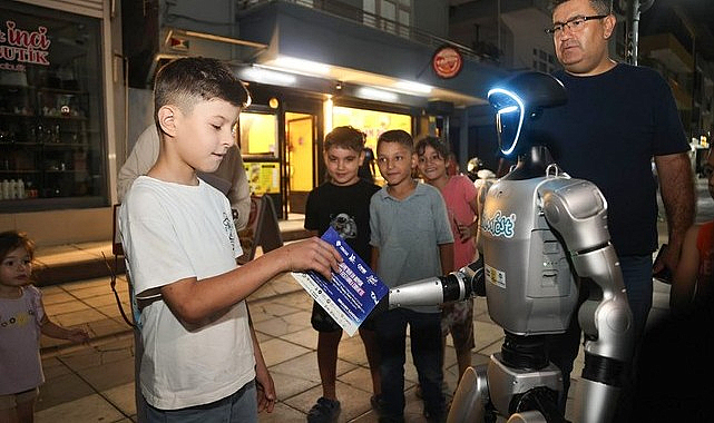 İnsansı Robot Canik Sokaklarında!