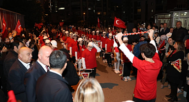 Derebahçe’de Büyük Coşku! Cumhuriyet Bayramı Kutlamalarına Binlerce Kişi Katıldı...  