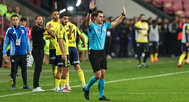 Eski Hakemden Halil Umut Meler Yorumu! Bunu Göremiyorsa Göz Muayenesi Olsun!