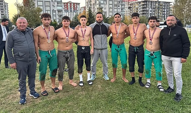 İlkadımlı Güreşçiler Başarıya Doymuyor!