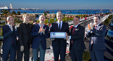 Büyükşehir Tarafından Şehre Kazandırılan 100 Yeni Ambulans Düzenlenen Törenle İl Sağlık Müdürlüğüne Teslim Edildi!