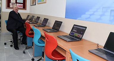 Sarıoğlu'ndan Okuduğu Köy Okuluna Bilgisayar Ve Teknoloji Sınıfı!