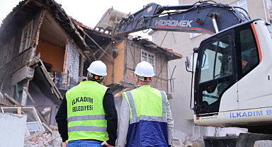 İlkadım'da Metruk Binalar Bir Bir Yıkılıyor!