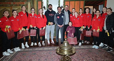 Zorlu Koleji Kız Basketbol Takımı’ndan Tokat Belediye Başkanı Yazıcıoğlu’na Ziyaret!