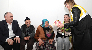 İlk Doğum Gününü 74 Yaşında Kutladı!