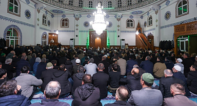 Canik'te Binler Kadir Gecesi'nde Ellerini Semaya Açtı!