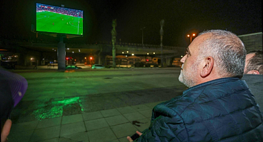 Canik'te Milli Maç Heyecanı Dev Ekranla Paylaşıldı! 