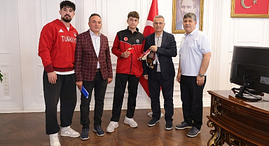 Avrupa Üçüncüsü Milli Sporcudan Başkan İhsan Kurnaz’a Ziyaret!