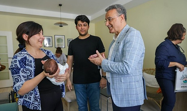 İlkadım’da Doğan 555’inci Bebeğin İlk Hediyesi Başkan İhsan Kurnaz’dan!