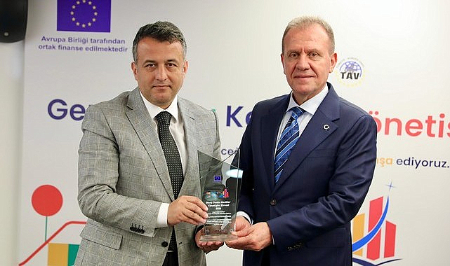 Samsun Büyükşehir’e ‘Genç Dostu Kent’ Ödülü! Başkan Doğan’a Ödül Zirvede Takdim Edildi!