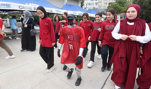 Türkiye'nin Nüfusa Kayıtlı Robotu CANİKMAN Öğrencilerle Buluştu!