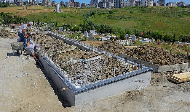 Büyükşehir’in Derecik Şehir Mezarlığı’ndaki İyileştirme Çalışmaları Sürüyor!