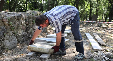 Büyükşehir’in Seyyit Kutbettin Mezarlığı’ndaki Restorasyon Ve Koruma Çalışmaları Sürüyor!